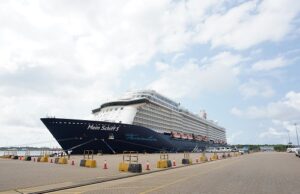 Mein Schiff 5 brings over 2,000 visitors to Hambantota