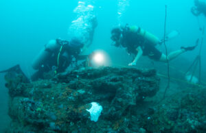 Uncovering Maritime History Beneath the Waves U.S. Embassy and Sri Lanka’s Maritime Archaeology Unit Dive to Ancient Godawaya shipwreck