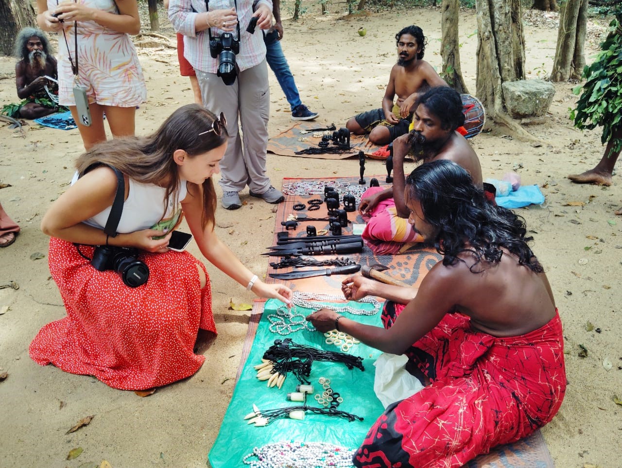 Delegation was welcomed by Hotel Mapakada Village and taken on a tour in Mahiyanganaya