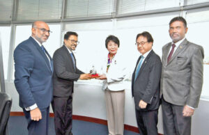 Japanese Foreign Minister visits Colombo Port