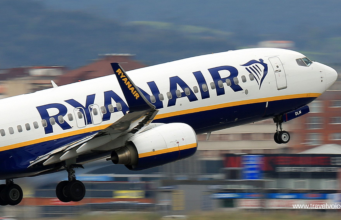 Ryanair investigated over charging parents to sit with their children